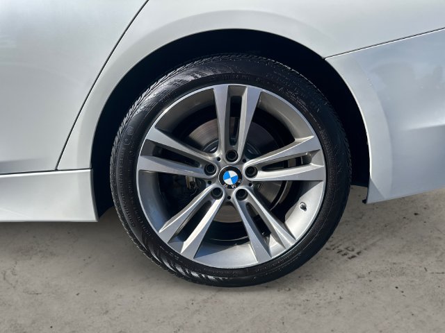 Used 2013 BMW 335i xDrive Sedan w/ Technology Pkg AWD/4WD image 9