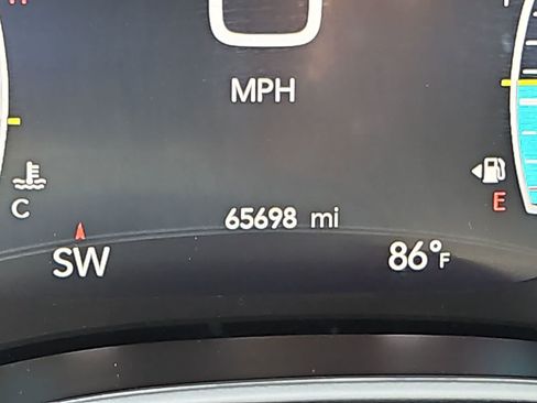 Used 2024 Chrysler Pacifica Touring-L FWD image 18
