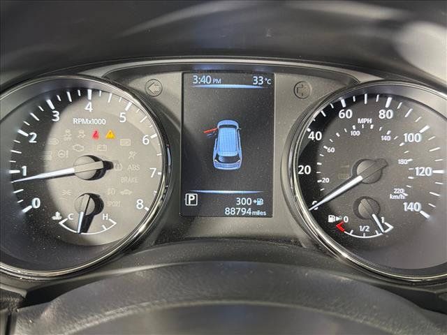 Used 2017 Nissan Rogue SV FWD image 26