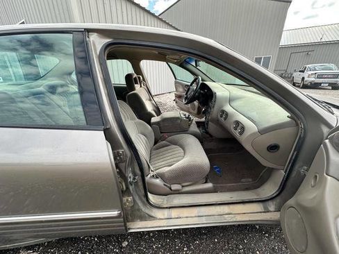 Used 2001 Pontiac Bonneville SE FWD image 29