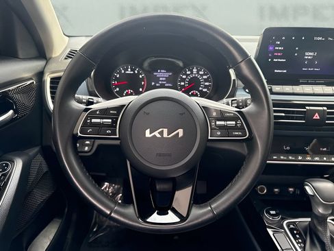 Used 2023 Kia Seltos S w/ Navigation Package FWD image 12