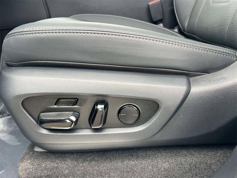 Certified 2025 Lexus GX 550 w/ Accessory Package (2T) image 19