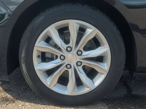 Used 2022 Chevrolet Malibu LT w/ Leather Package FWD image 10