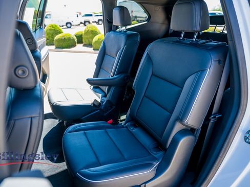 Used 2025 Buick Enclave Preferred FWD image 11