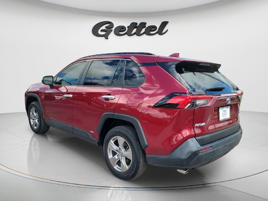 Used 2024 Toyota RAV4 LE AWD/4WD image 7