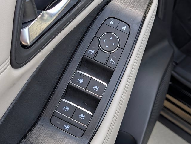 Used 2025 Nissan Rogue SL AWD/4WD image 19
