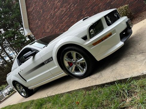 Used 2009 Ford Mustang GT image 29