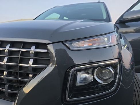 Used 2024 Hyundai Venue SEL image 30