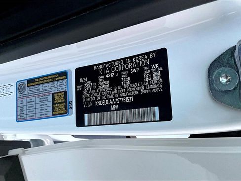 Certified 2025 Kia Seltos S image 17