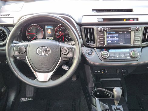 Used 2018 Toyota RAV4 SE image 34