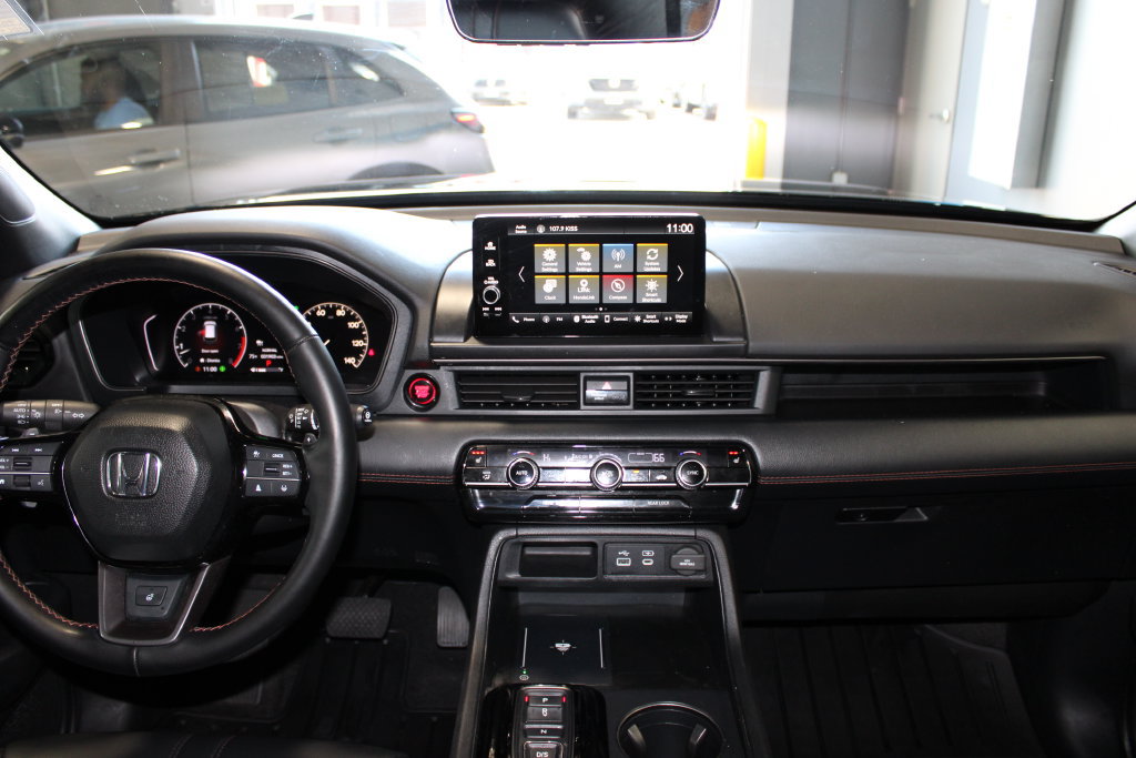 Used 2023 Honda Pilot TrailSport image 14
