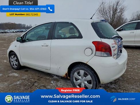Used 2010 Toyota Yaris 2-Door Hatchback image 3