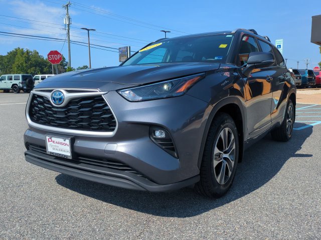 Used 2023 Toyota Highlander XLE AWD/4WD image 8