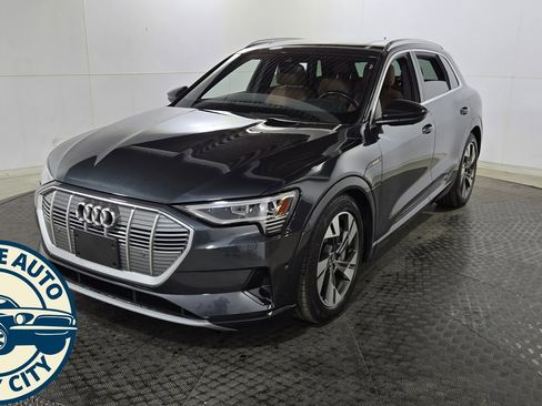 Used 2021 Audi e-tron Premium Plus w/ Premium Plus Package AWD/4WD image 3
