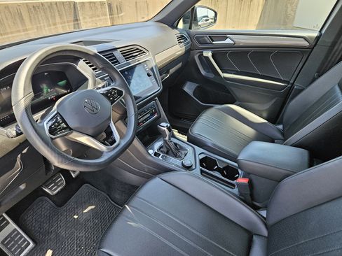 Used 2024 Volkswagen Tiguan SE R-Line AWD/4WD image 4