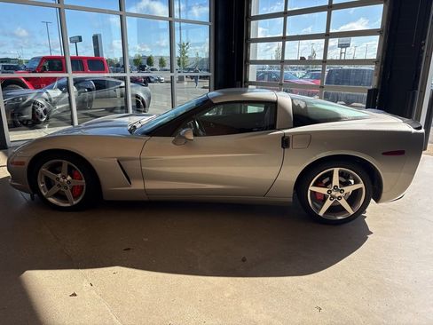 Used 2005 Chevrolet Corvette Coupe w/ Preferred Equipment Group RWD image 7