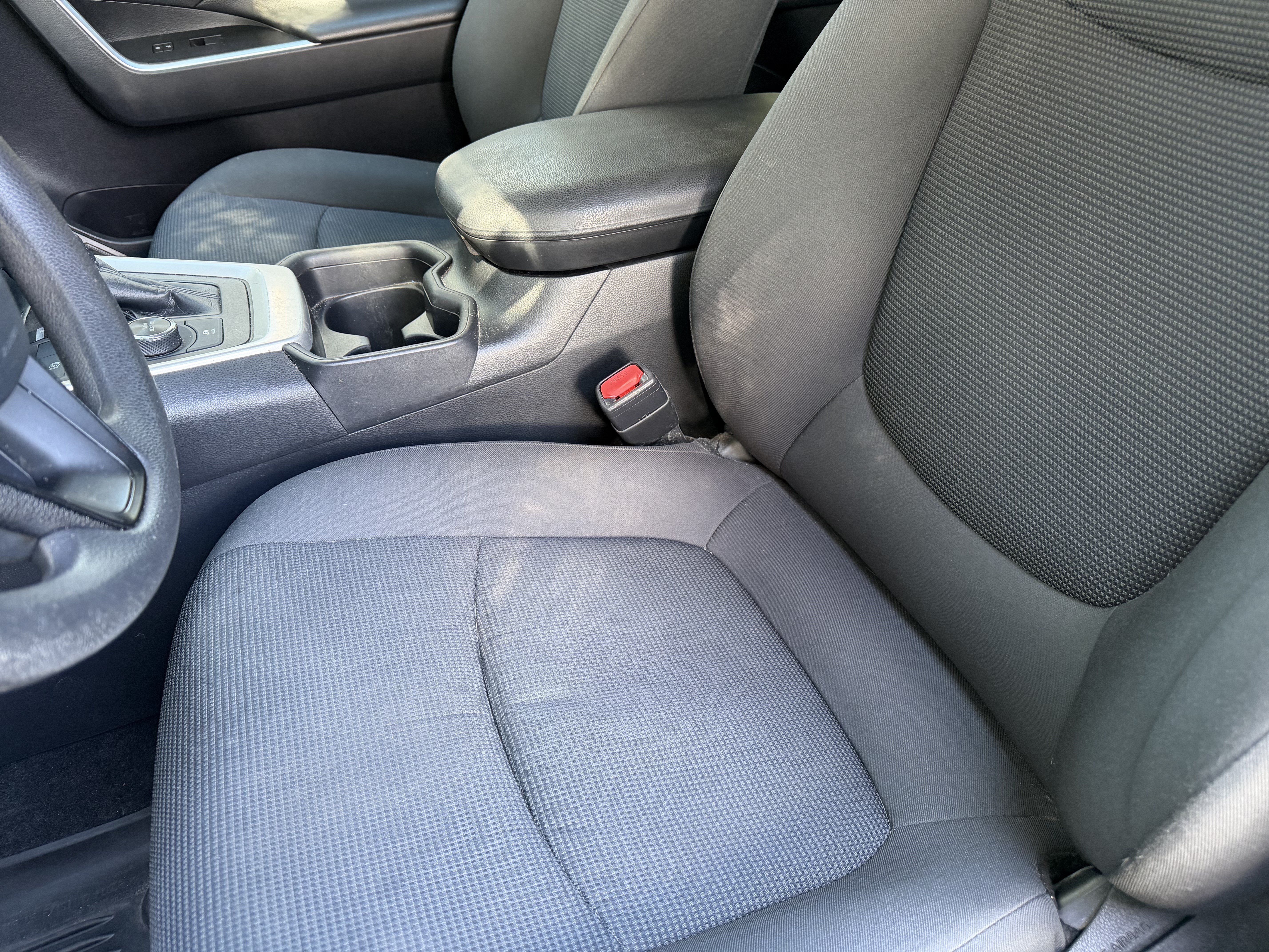 Used 2019 Toyota RAV4 LE AWD/4WD image 17