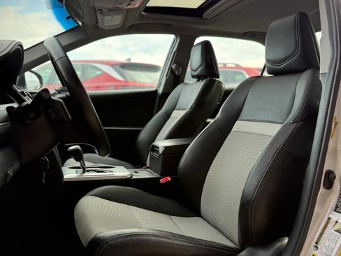 Used 2014 Toyota Camry SE w/ Moonroof Package FWD image 7