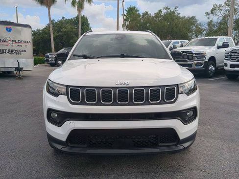 Certified 2025 Jeep Compass Latitude AWD/4WD image 3