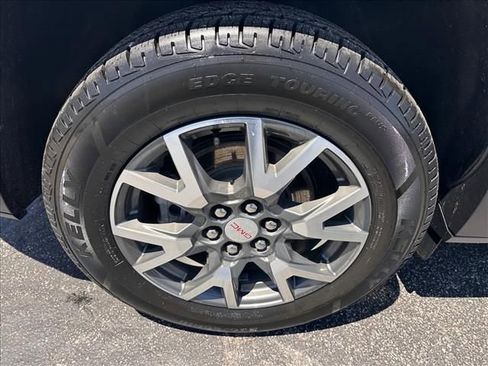 Certified 2023 GMC Acadia SLE w/ Driver Convenience Package AWD/4WD image 35