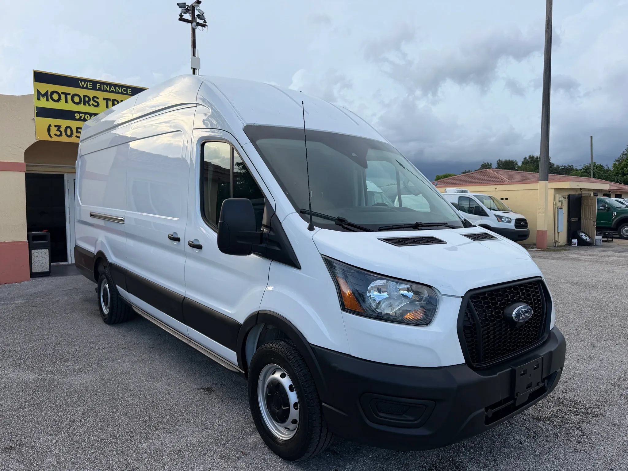 Used 2023 Ford Transit 250 148 High Roof Extended w/ Load Area Protection Package RWD image 9
