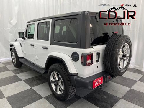 Used 2020 Jeep Wrangler Unlimited Sahara AWD/4WD image 3