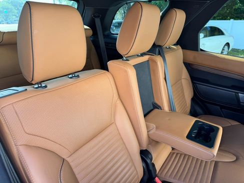 Used 2018 Land Rover Discovery HSE Luxury image 54