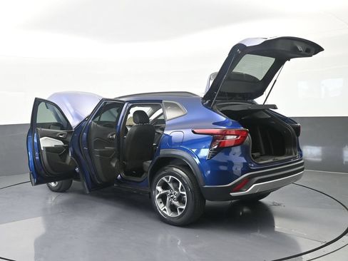 Used 2024 Chevrolet Trax LT FWD image 61