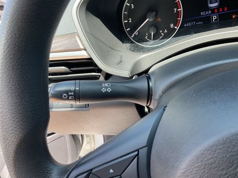 Used 2024 Nissan Altima 2.5 SV FWD image 31
