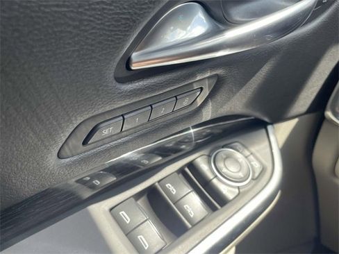 Used 2021 Cadillac XT4 Premium Luxury image 26