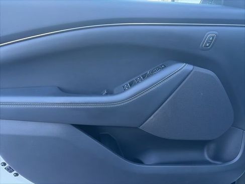 Used 2022 Ford Mustang Mach-E Select image 17