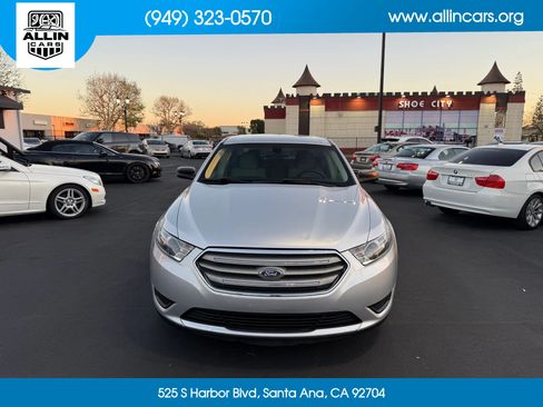 Used 2016 Ford Taurus SE FWD image 2
