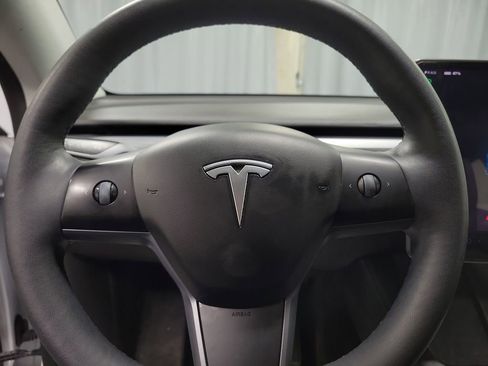 Used 2022 Tesla Model Y Long Range image 19