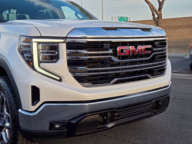 Used 2025 GMC Sierra 1500 SLT w/ SLT Premium Package AWD/4WD image 9