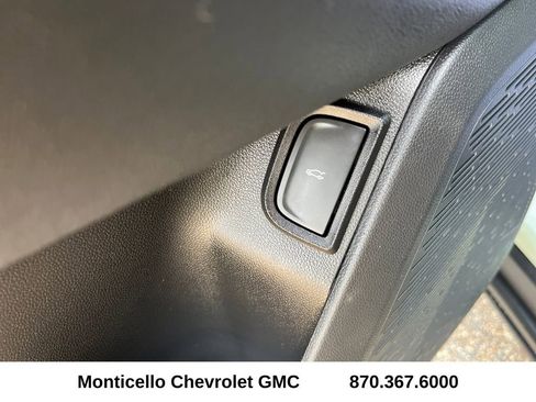 Used 2025 Chevrolet Equinox LT w/ Convenience Package II image 28