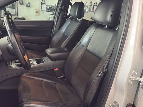 Used 2020 Jeep Grand Cherokee Altitude AWD/4WD image 6