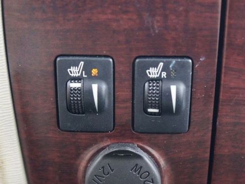 Used 2011 Toyota Sienna XLE w/ XLE Navigation Pkg image 9