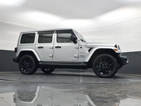 Used 2022 Jeep Wrangler Unlimited Sahara AWD/4WD image 35