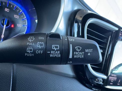 Used 2024 Chrysler Pacifica Touring-L image 10