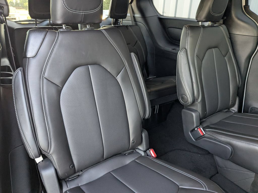 New 2027 Chrysler Pacifica Select AWD/4WD image 22