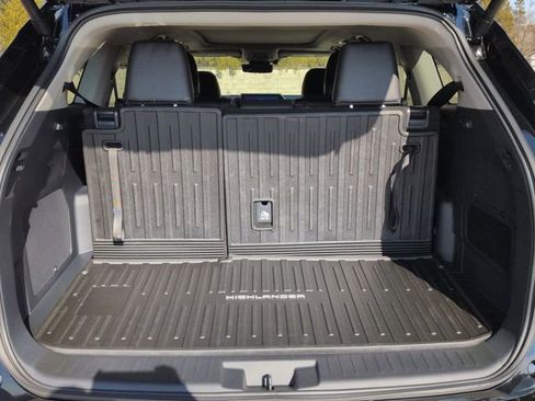 Used 2026 Toyota Highlander Platinum image 28