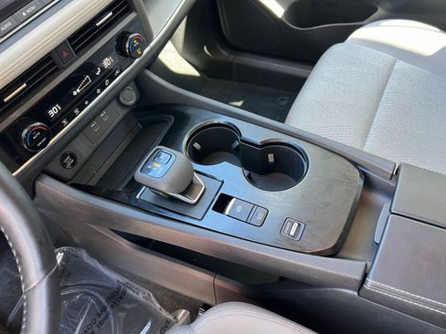 Used 2025 Nissan Rogue SV image 38