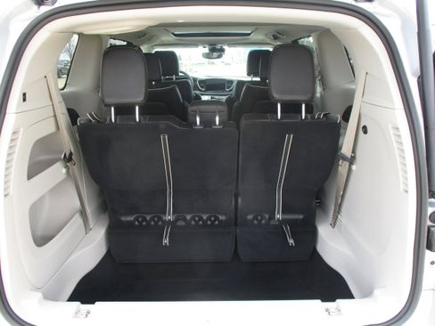 Used 2024 Chrysler Pacifica Limited FWD image 44