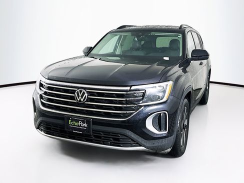 Used 2025 Volkswagen Atlas SE image 3