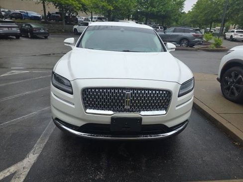 Used 2022 Lincoln Nautilus FWD w/ Premium Package image 3