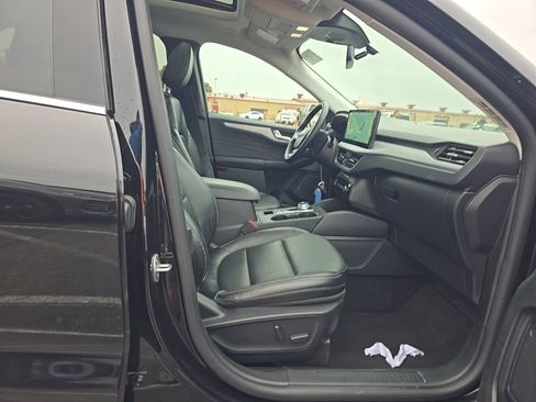 Used 2025 Ford Escape Platinum AWD/4WD image 3