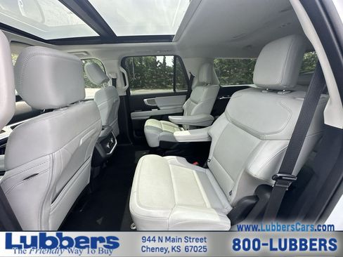 Used 2025 Ford Expedition Platinum AWD/4WD image 22