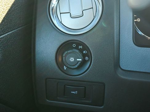 Used 2014 Ford F150 XLT image 36