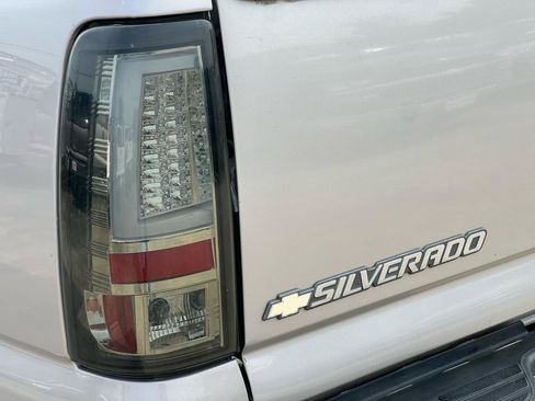 Used 2006 Chevrolet Silverado 2500 LT w/ Heavy-Duty Power Package RWD image 26