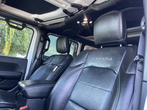 Used 2023 Jeep Wrangler Unlimited Sahara w/ Cold Weather Group AWD/4WD image 15